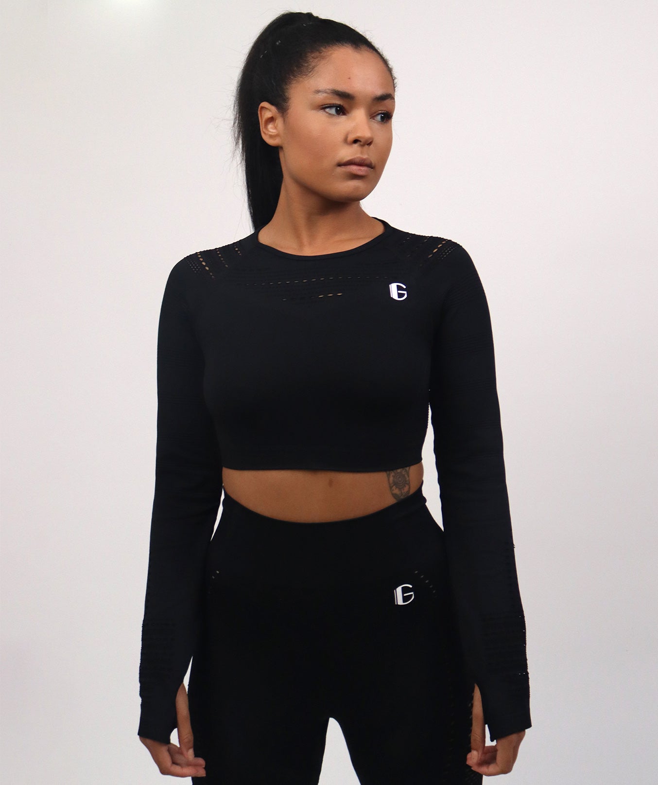 Simply Seamless | Black | Long Sleeve Sports Top