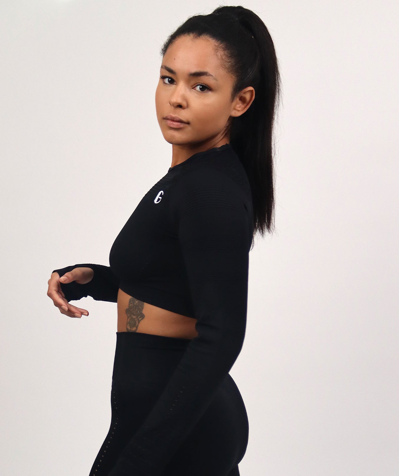 Simply Seamless | Black | Long Sleeve Sports Top